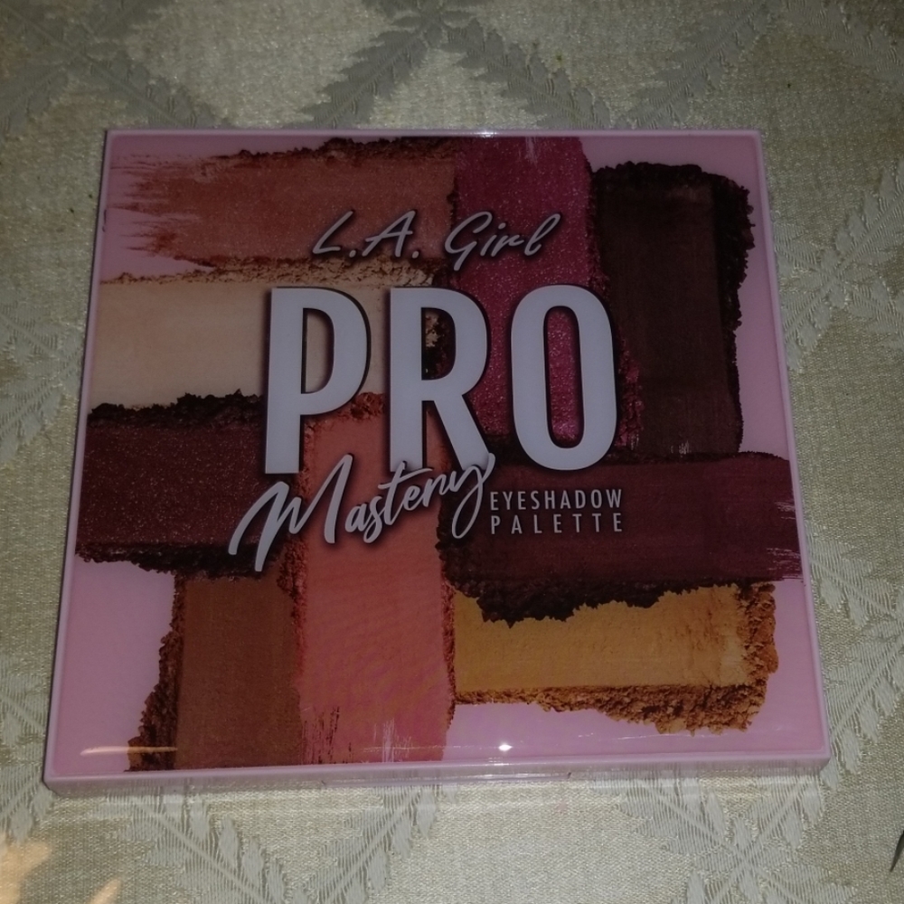 L.A. GIRL PRO MASTERY EYESHADOW PALETTE